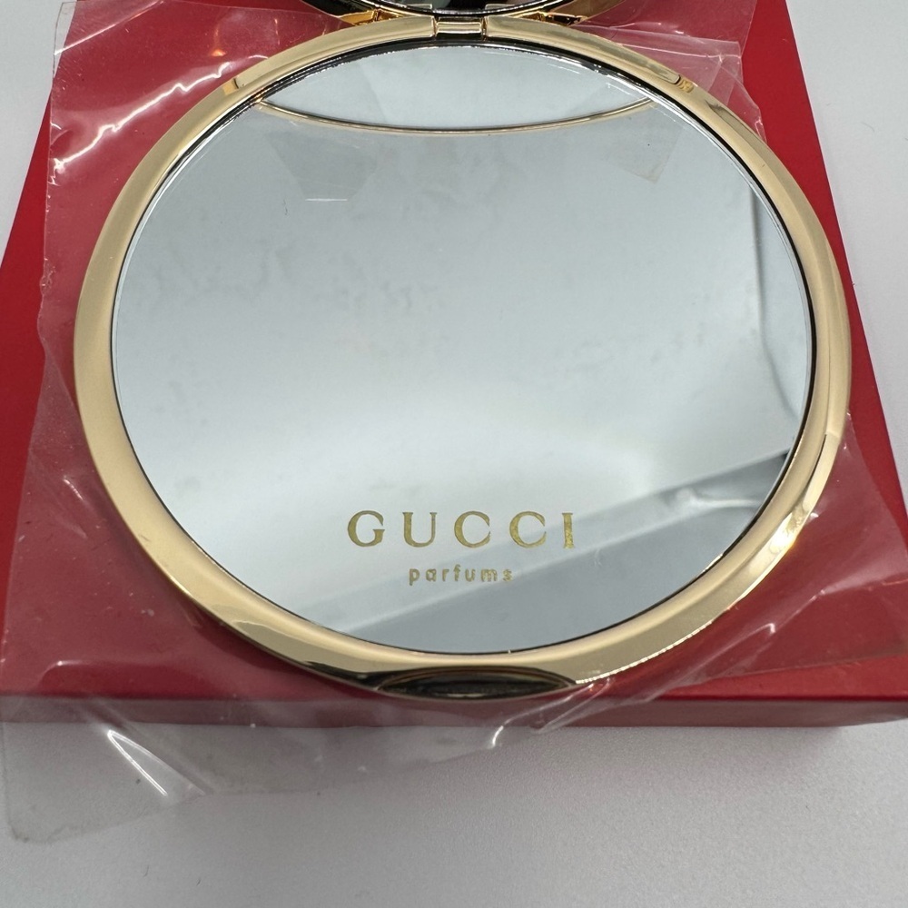 Gucci Gold Makeup Compact Mirror Brand New in Box - Picture 4 of 10